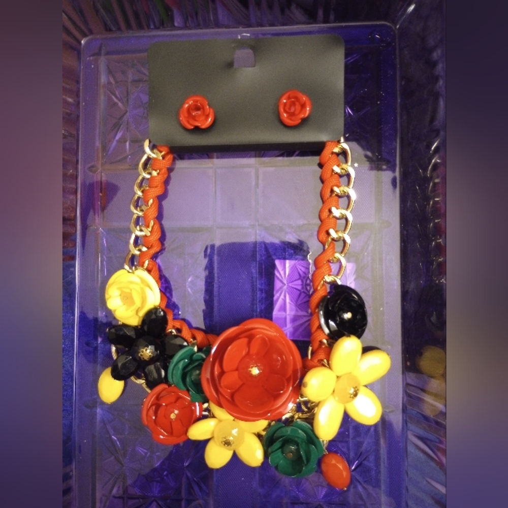 Flower Necklace with matching Earrings
